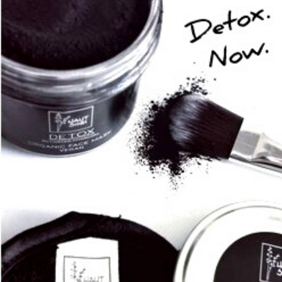 FACE MASK - DETOX ACTIVATED CHARCOAL